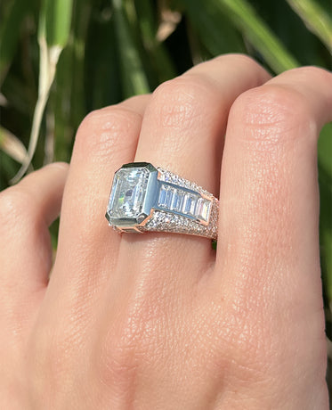 ROCHESTER Gold Signet Ring with 11.30ct Diamonds