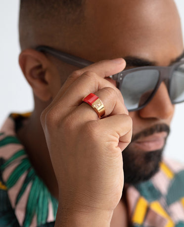 MONTANA Gold Signet Ring with Carnelian