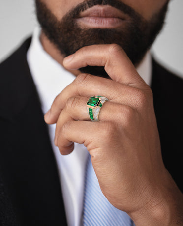ROCHESTER Gold Signet Ring with 11.30ct Emeralds and Diamonds